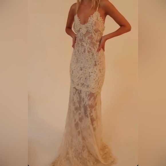 ISO Love Shack Fancy “Noira Lace Pearl-Embellished Gown” size 4/6/8 - Picture 2 of 4